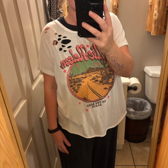 Women’s Distressed Willie Nelson T shirt / Torrid Size 0 / L - Picture 6 of 7